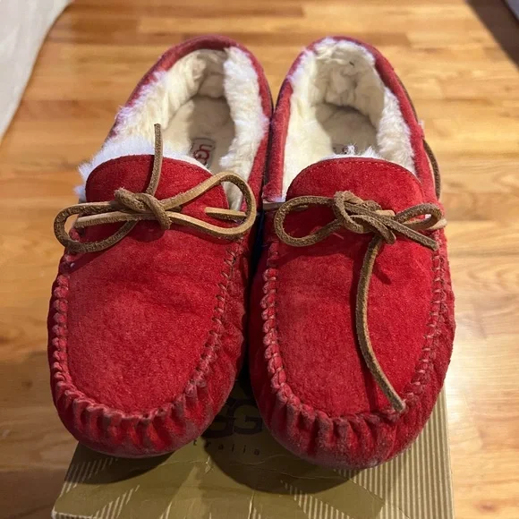 Ugg - Picture 2 of 5